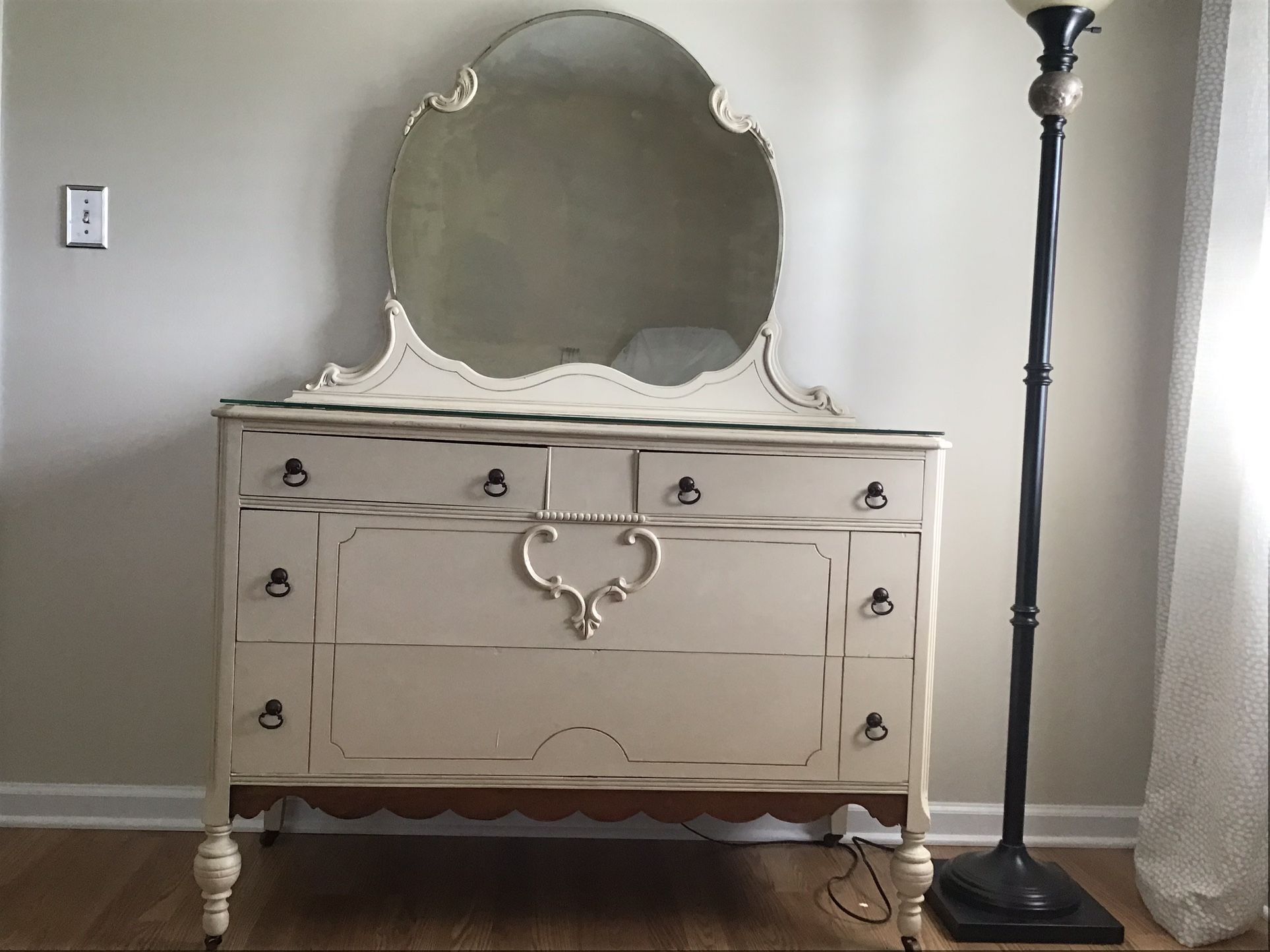 ANTIQUE DRESSER