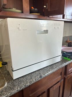 Countertop dishwasher
