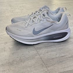 Nike Vomero 18, size 9