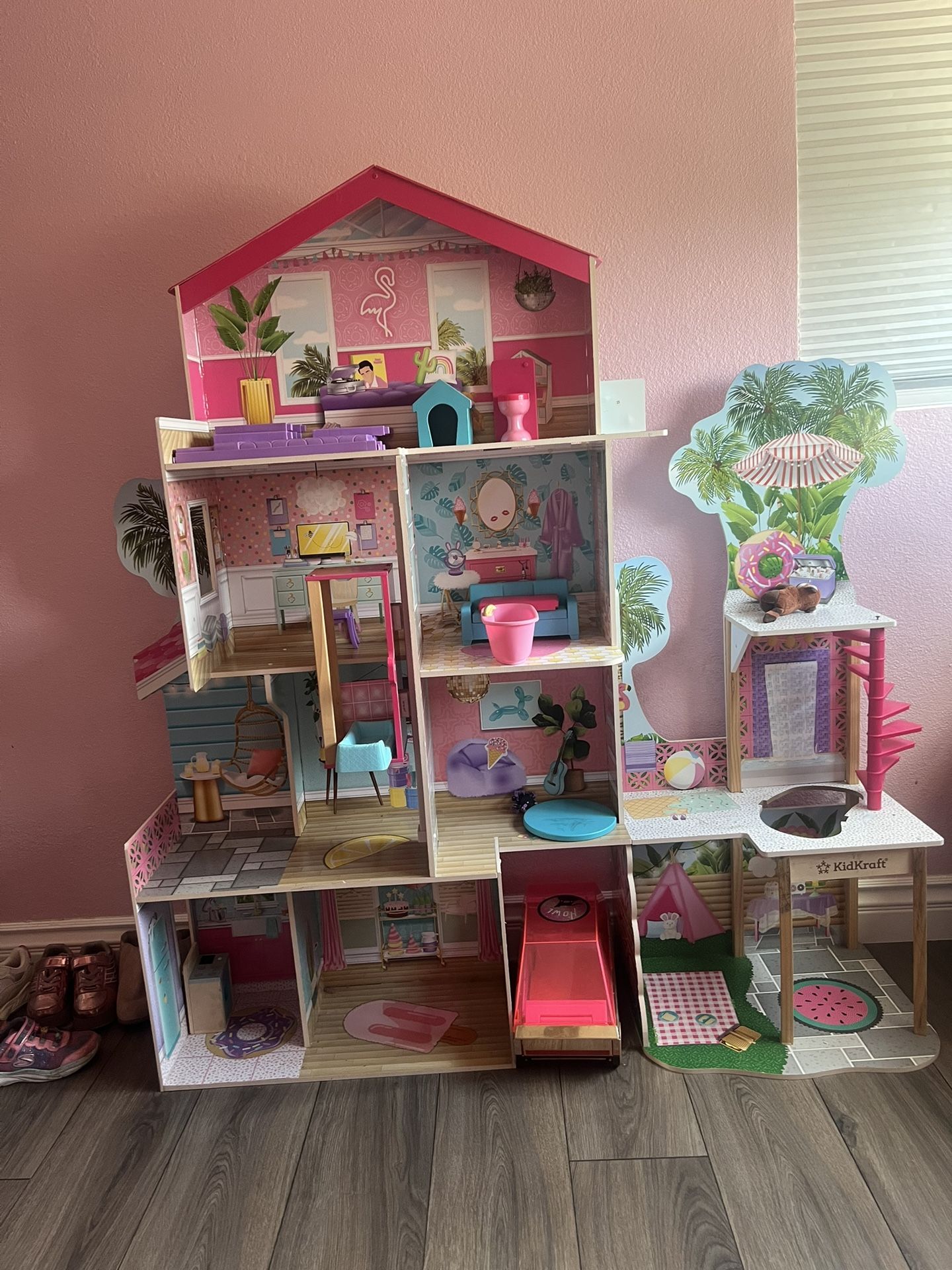KidKraft Pool Party Mansion Dollhouse with 26 Accessories