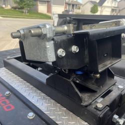 Demco Autoslide 5th Wheel Hitch with Side Plates