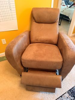 Comfortable Brown Recliner Chair – Moving Sale!