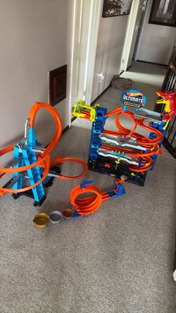 3 Hot wheels tracks