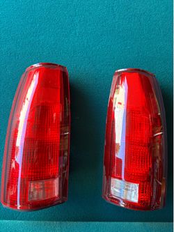 TAHOE  YUKON SIERRA SUBURBAN TAIL LIGHTS $40
