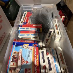 LIFE LIKE LOT HO GAUGE SCALE TRAIN CARS - In Original Boxes