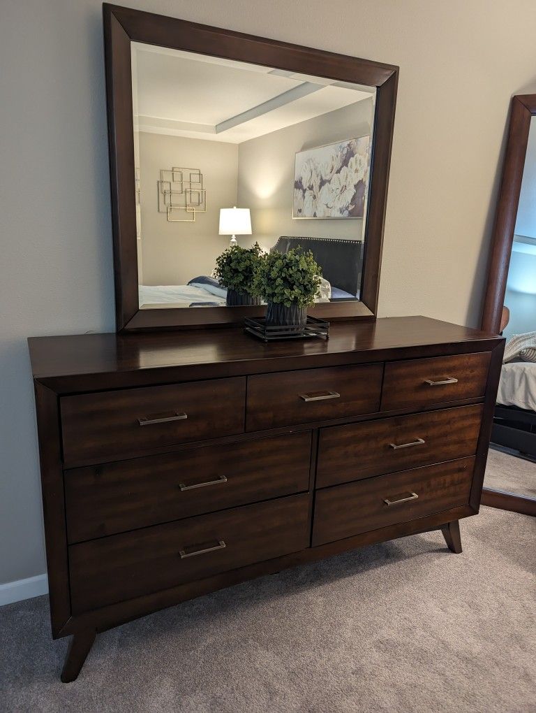 Bedroom Set- PENDING SALE