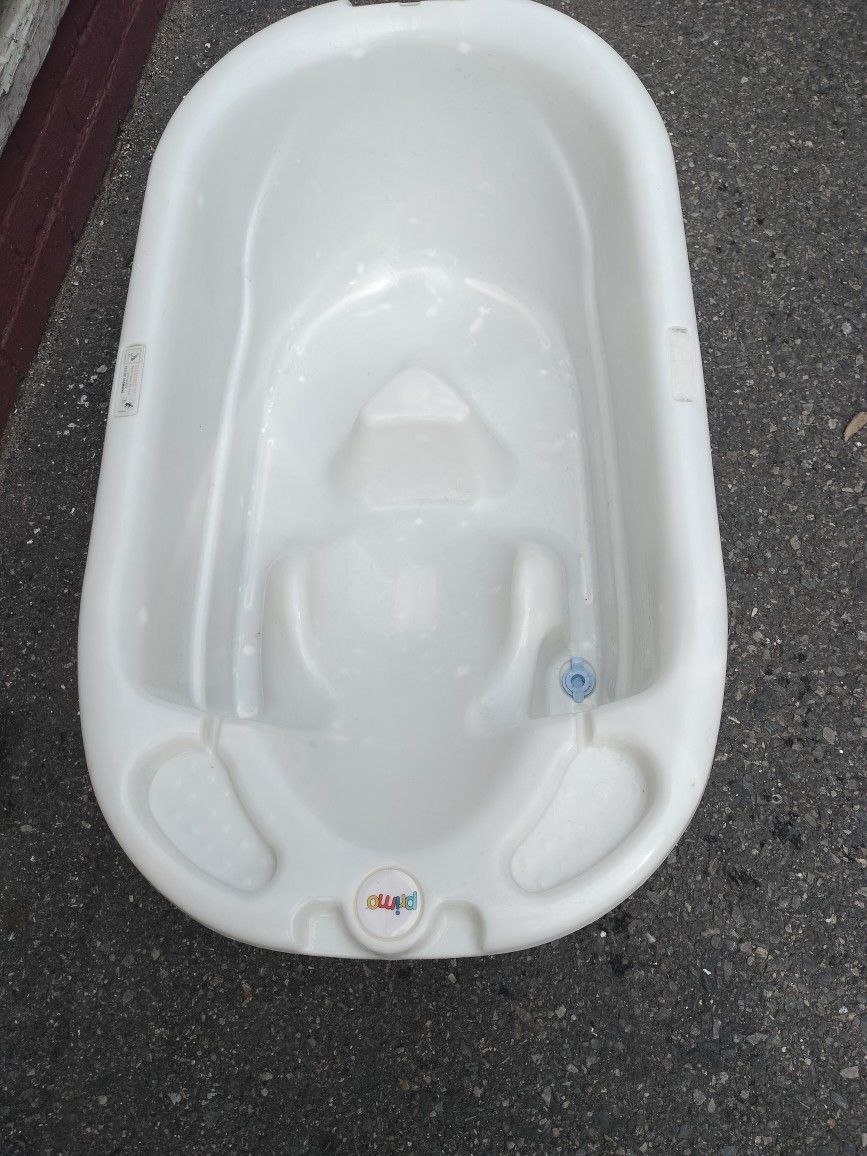 A Jacuzzi Baby Tub