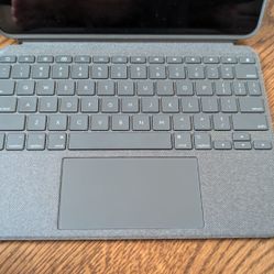Logitech Combo Touch Magic Keyboard 11" for Ipad Air M2, M3 and 5th gen