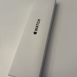 Apple Watch SE Gps 40 Mm Gold Aluminum Case With Starlight Sport Band