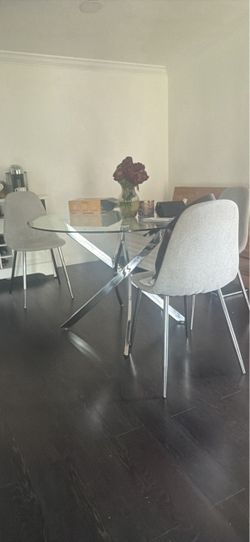 Table with 4 chairs
