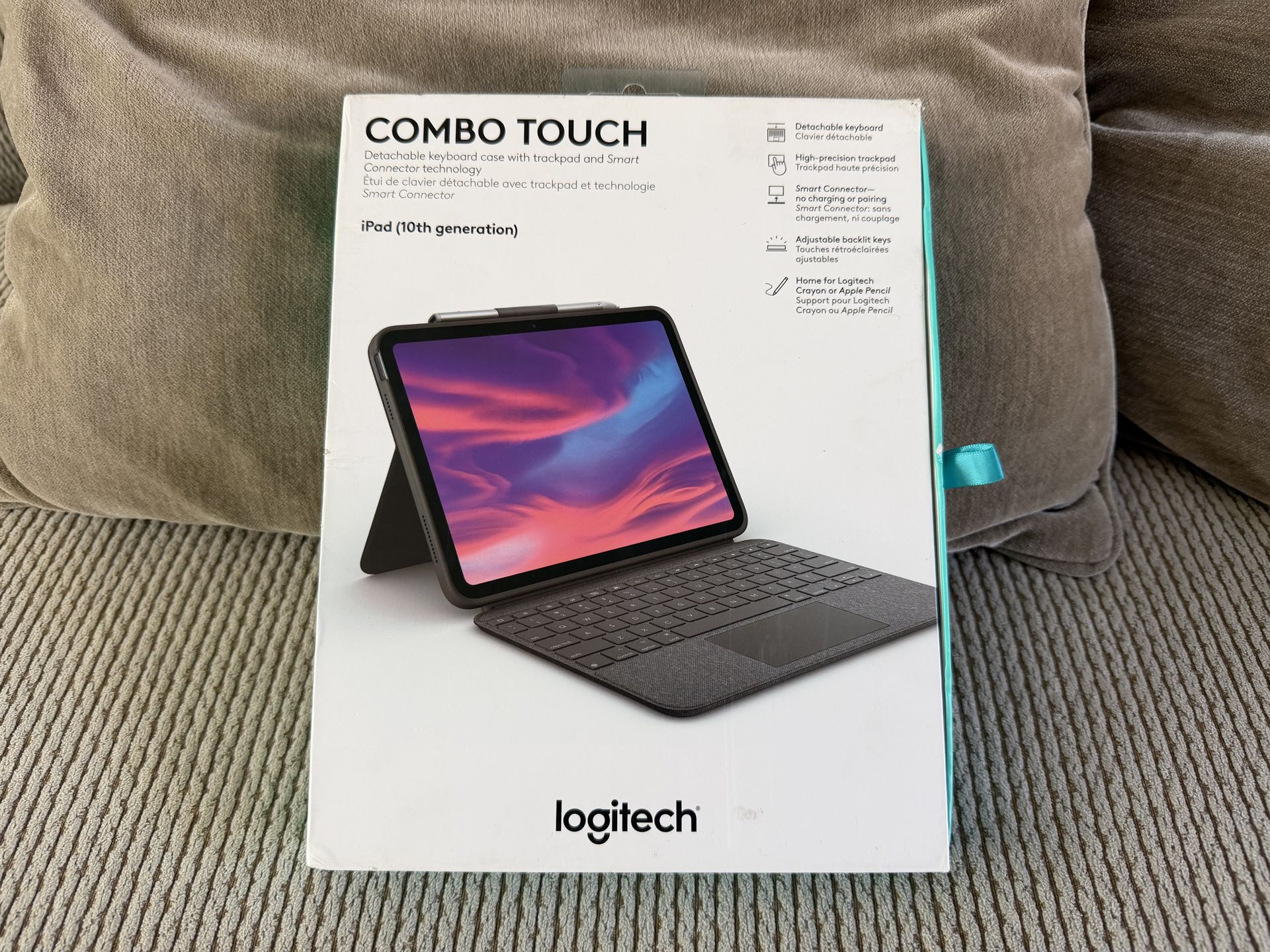 Logitech Combo Touch iPad 10th gen