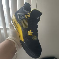 Jordan 4 Thunders