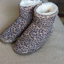 Bearpaw Size 7 Boots