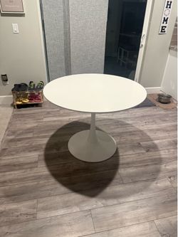 39” Round White Table