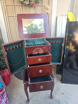 Jewelry box