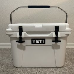 White YETI Roadie 20 Cooler With Metal Handle And Plug - RARE - DICONTINUED