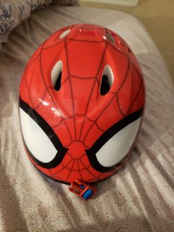 Kids bike helmet ⛑ $5pick up in ballantyne area