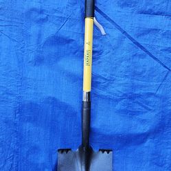 NEW Shovel.
40.50 x 7.52 x 6.10 inches.