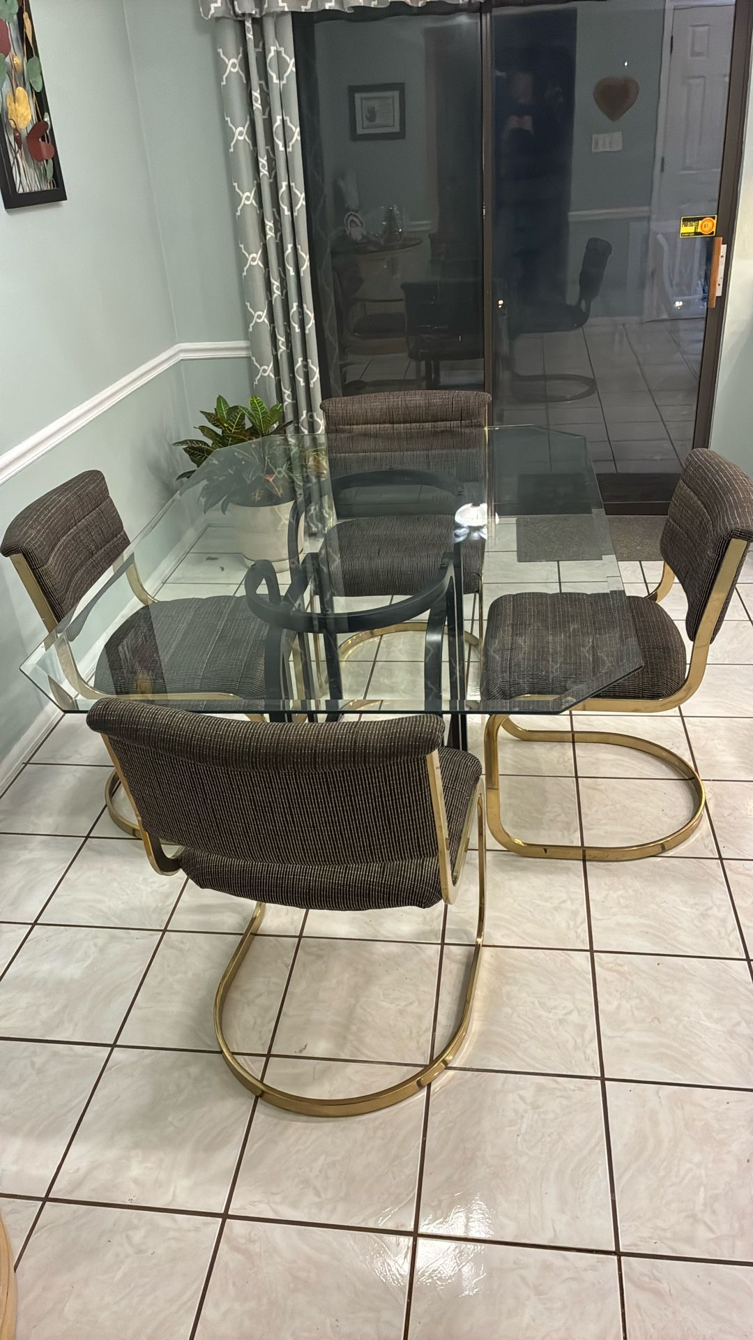 Dinning Room Table And 4 Chairs