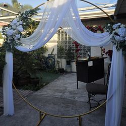 Ling's Moment Wedding Arch Flowers