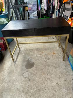 BEAUTIFUL BLACK  COLOR DESK IRON AND WOOD MATERIAL HEAVY