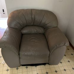 Free Oversized Comfy Leather Chair 