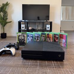 XBox One W/ 2 Controllers & Games Included 