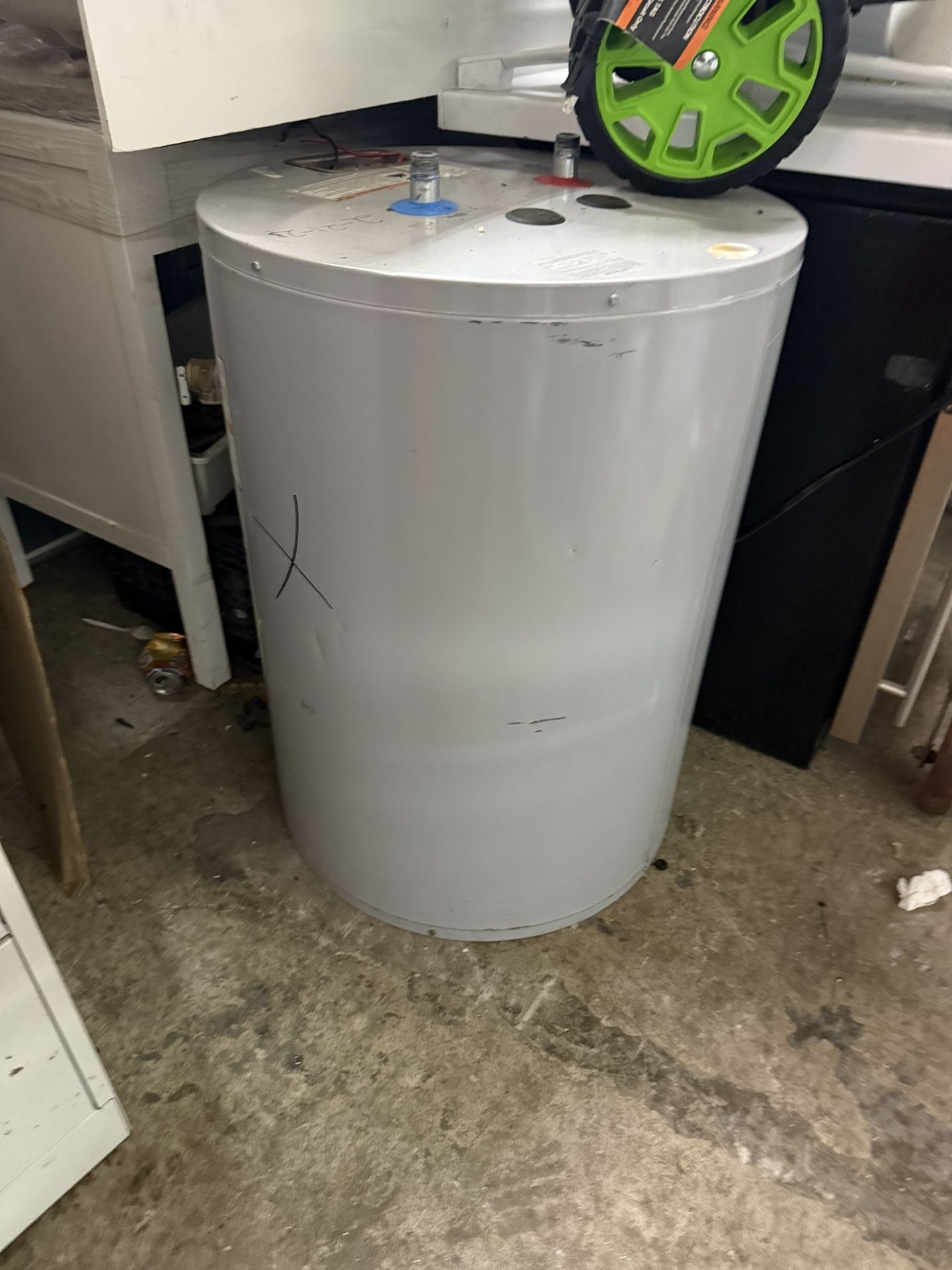 water hester 35 gallons new