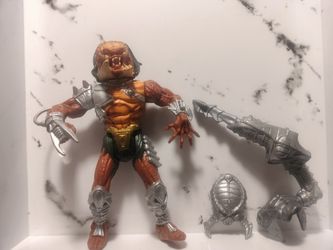 Aliens Cracked Tusk Predator AVP Vintage 93 Kenner w Pulse Cannon Action Figure.  (1201)