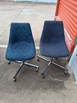2 Vintage Office Chairs $20 Dlls. Both