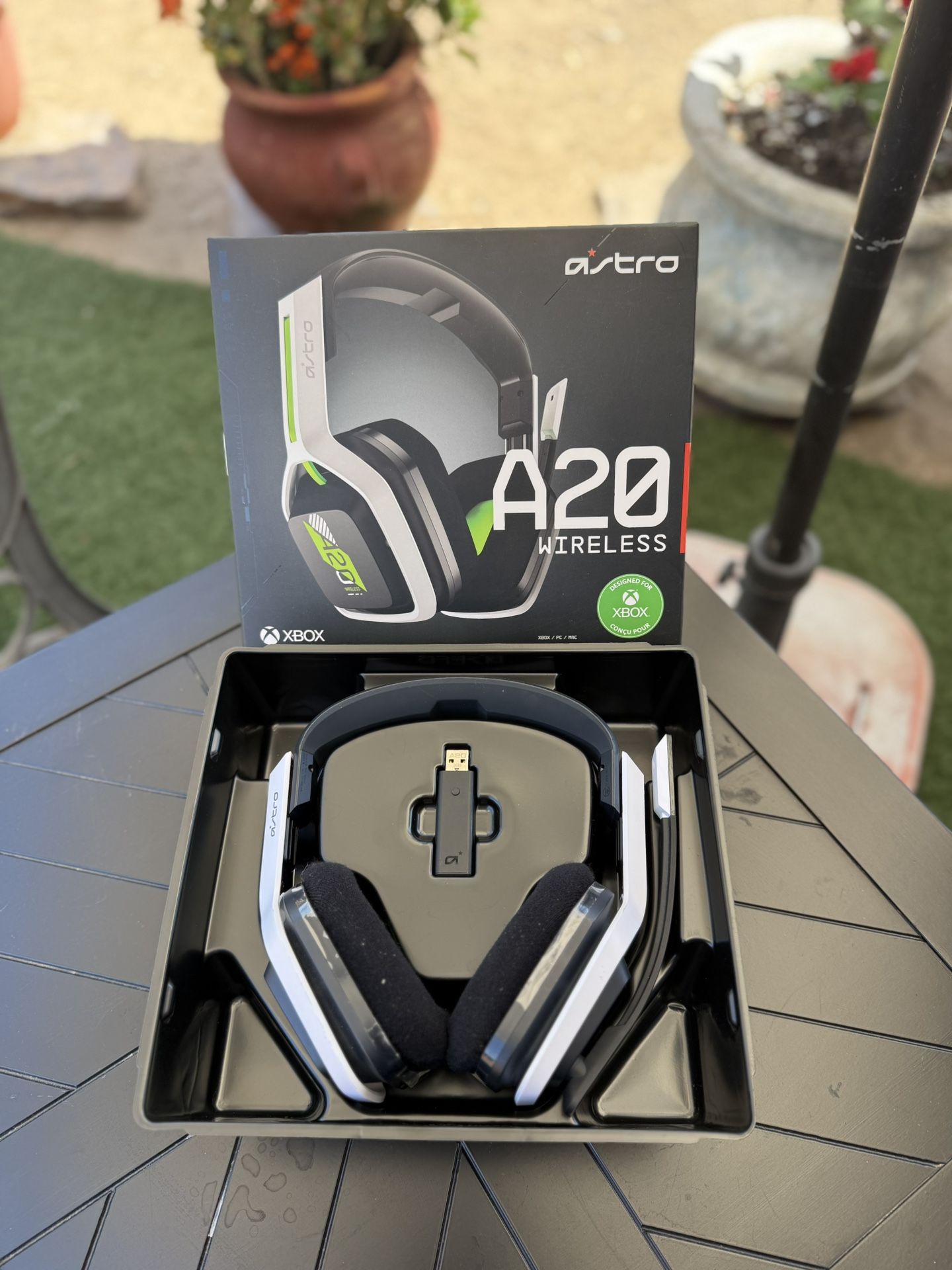 ASTRO Gaming A20 Wireless Headset Gen 2 for Xbox X/S and One, PC & Mac - White/Blue
