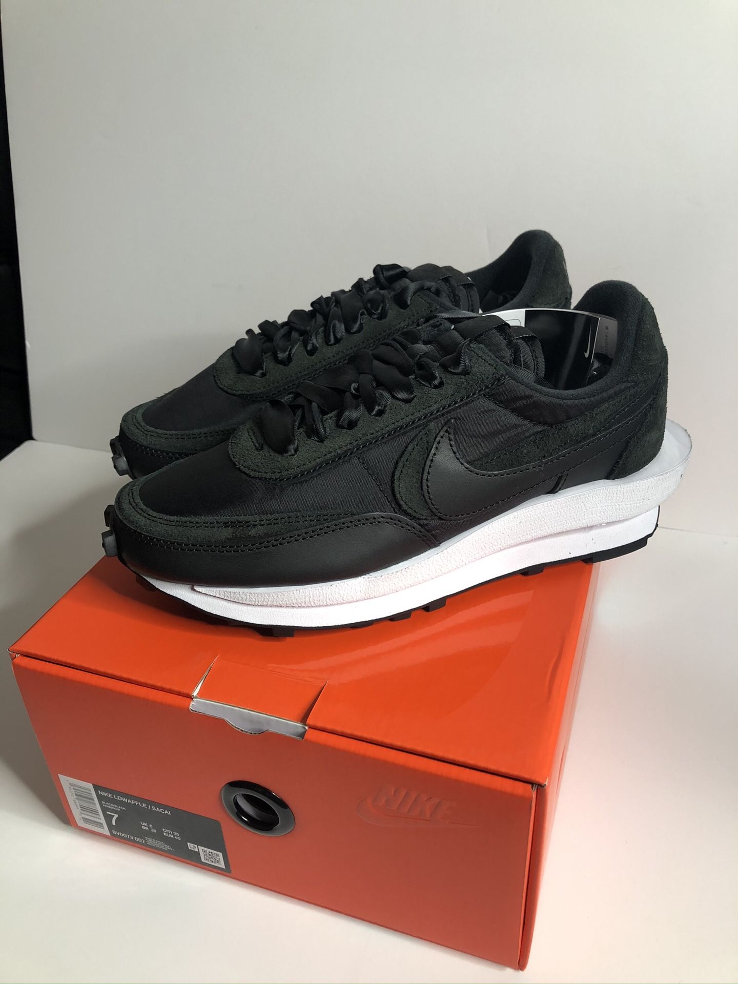 Nike sacai black nylon size 7 brand new