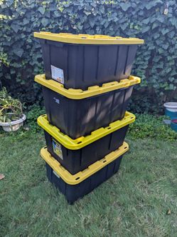 Lot of 4 Heavy Duty Plastic Storage Bins/ Containers with lids
27&17 gallon