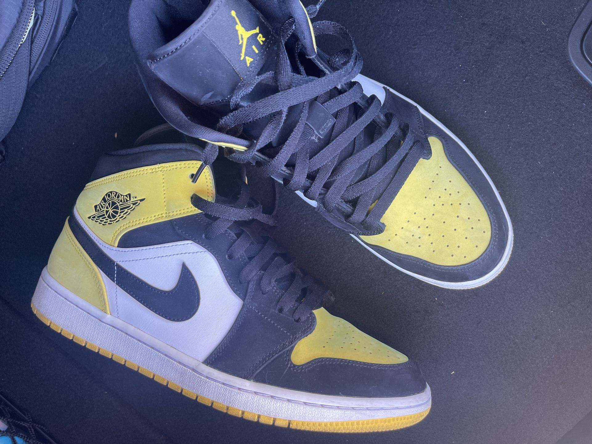 Jordan’s Mid Size 11 original 