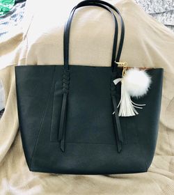 Brand New Black Bag Big with a super beautiful Keychain All Brand New!! Bolsa Nueva color negra sin usar con llavero de piel color blanco !! Bag Bra