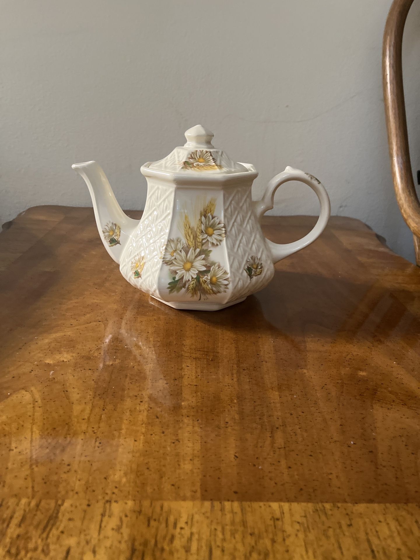 ✨ Vintage Sadler Teapot – Made in England, Like New! ✨