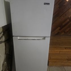 Refrigerator  Magic Chef