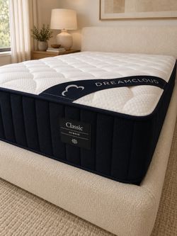 DreamCloud Classic Queen Mattress - Like New Condition