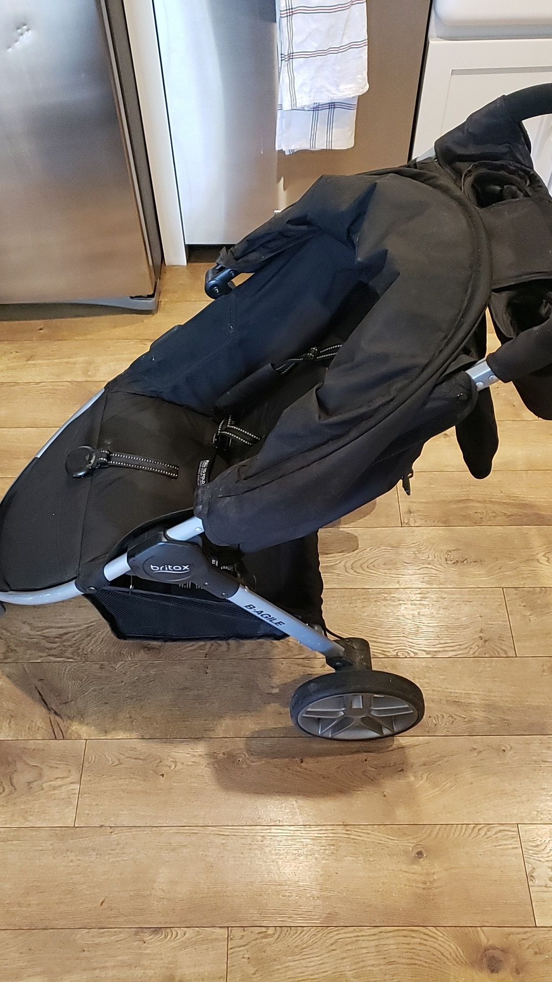 Britax stroller car seat and 2 bases