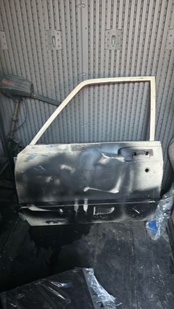 1983 Toyota hilux left door.