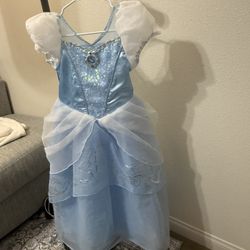 Girls Dress Up Cinderella 