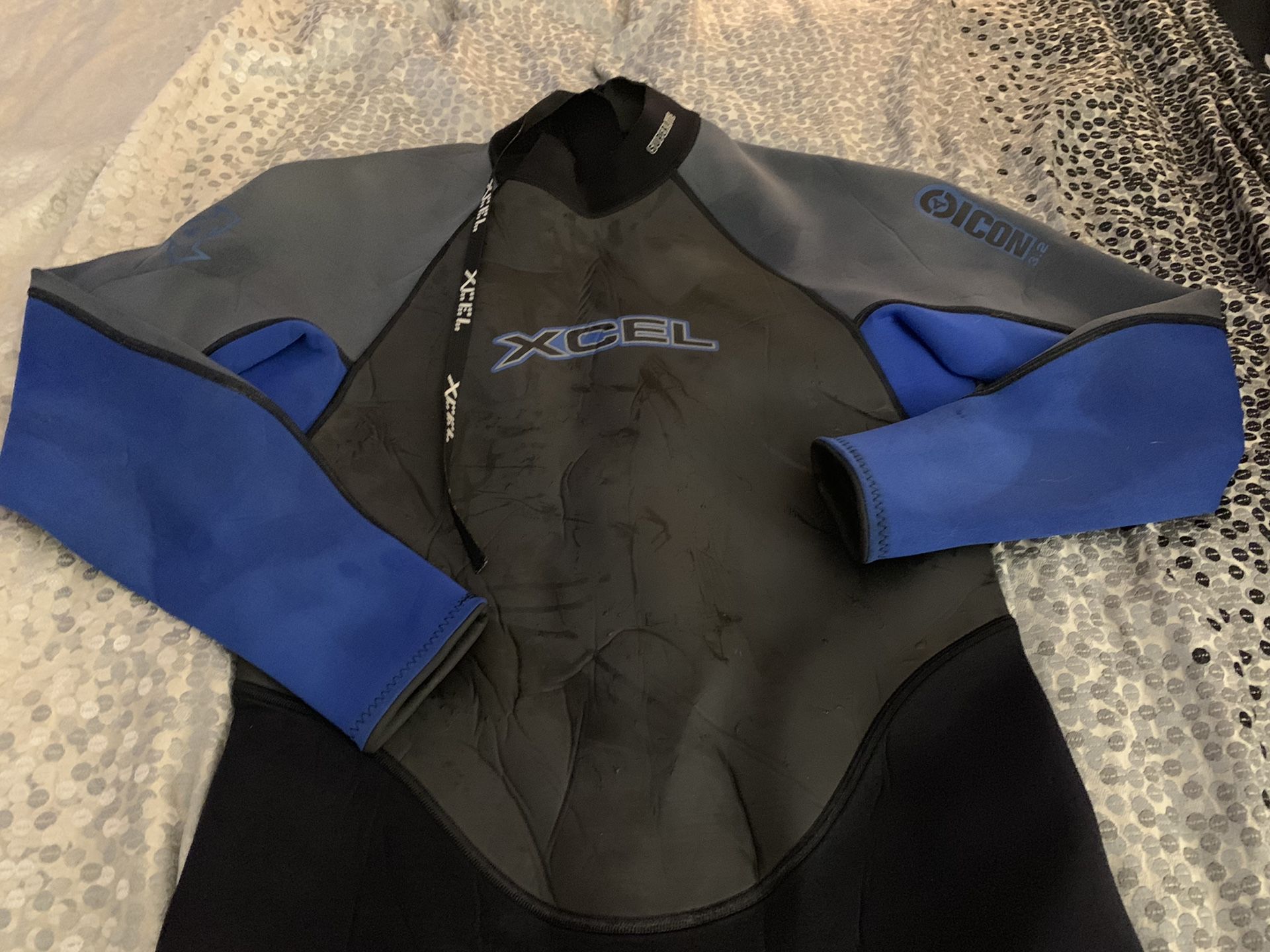 Xcel icon 3.2 wetsuit worn 3 times