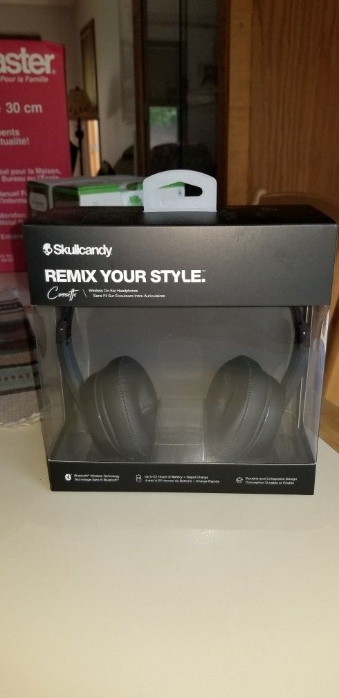 NEW IN BOX SKULLCANDY S5CSW WIRELESS HEADPHONES. PICK UP MIDDLEBORO ONLY FINAL SALE