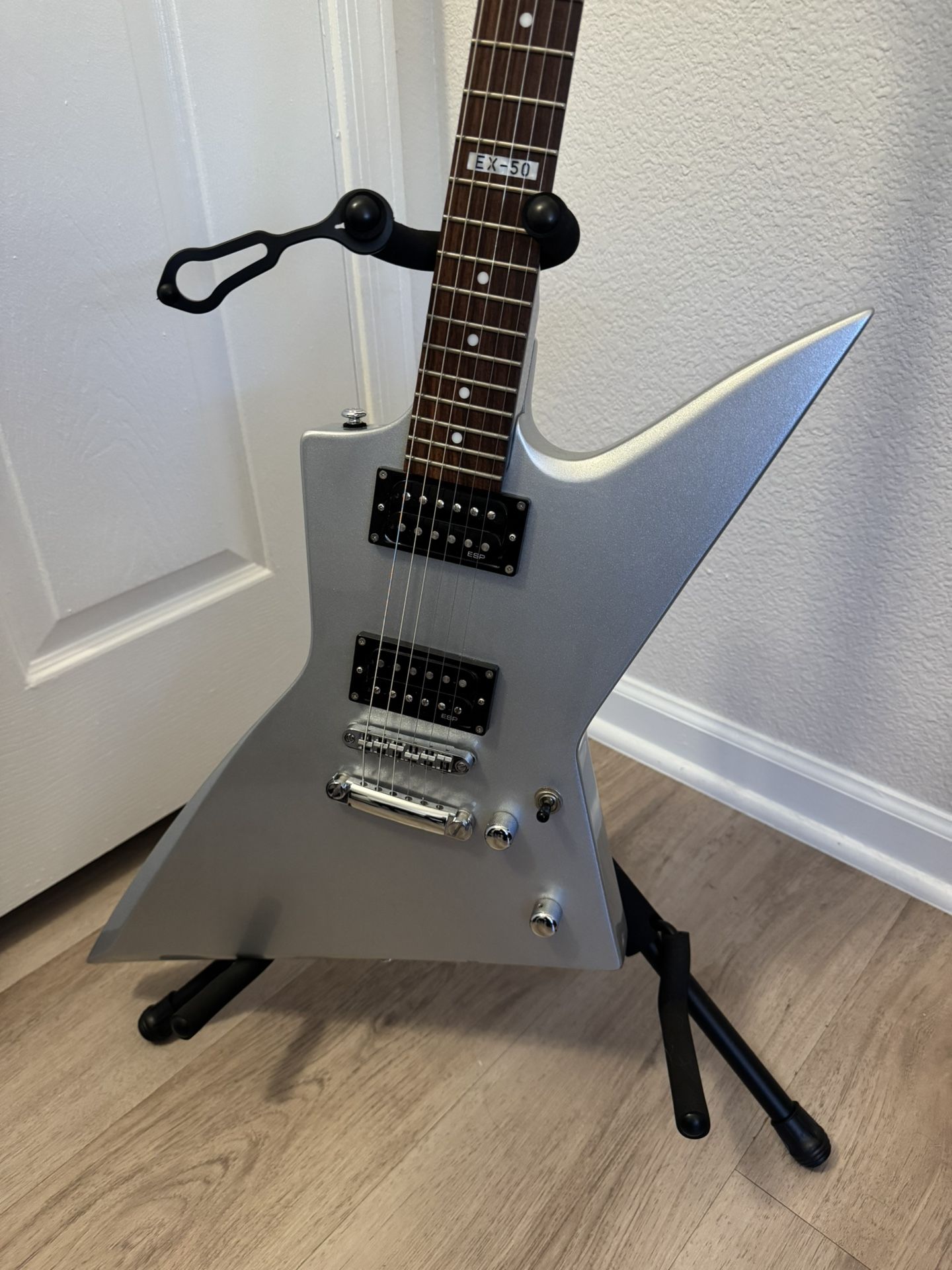 FS/FT: LTD EX-50 Explorer Guitar