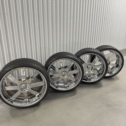 22” Staggered Giovanna Wheels w/ Pirelli P Zero Tires LOW MILES