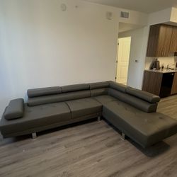 GREY SECTIONAL w/ ADJUSTABLE HEADRESTS 🩶🩶