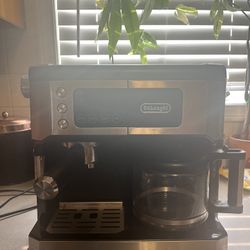Delonghi Expresso And Coffee Maker 