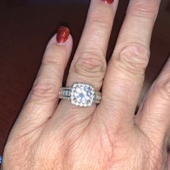 Gorgeous Sterling & White Topaz Ladies Ring, size 8