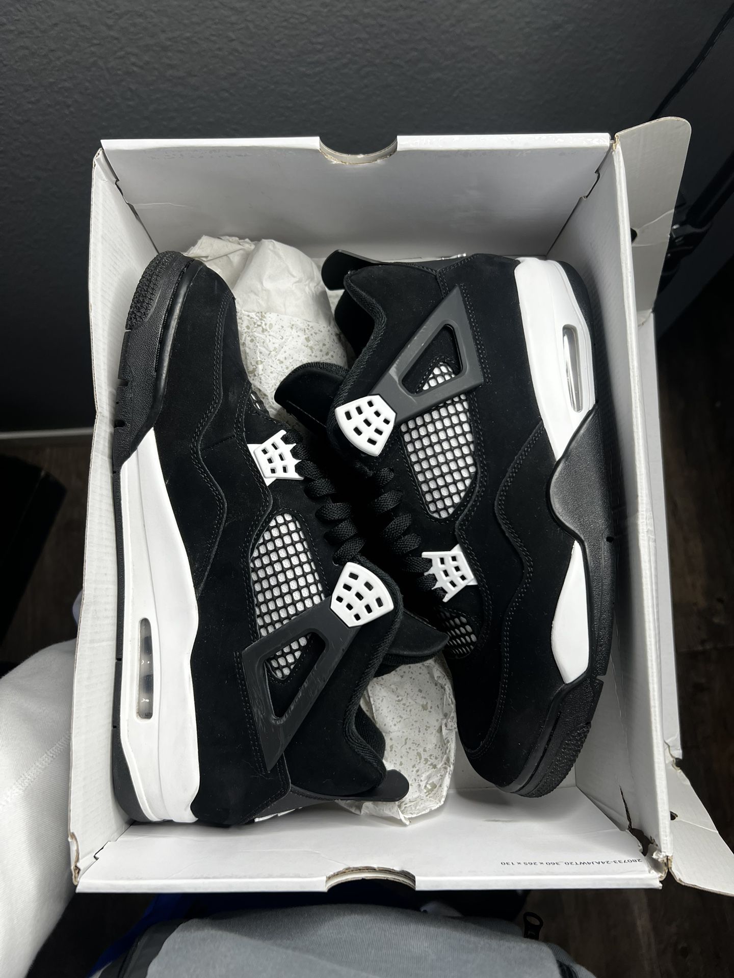 Jordan 4 Retro “White Thunder”