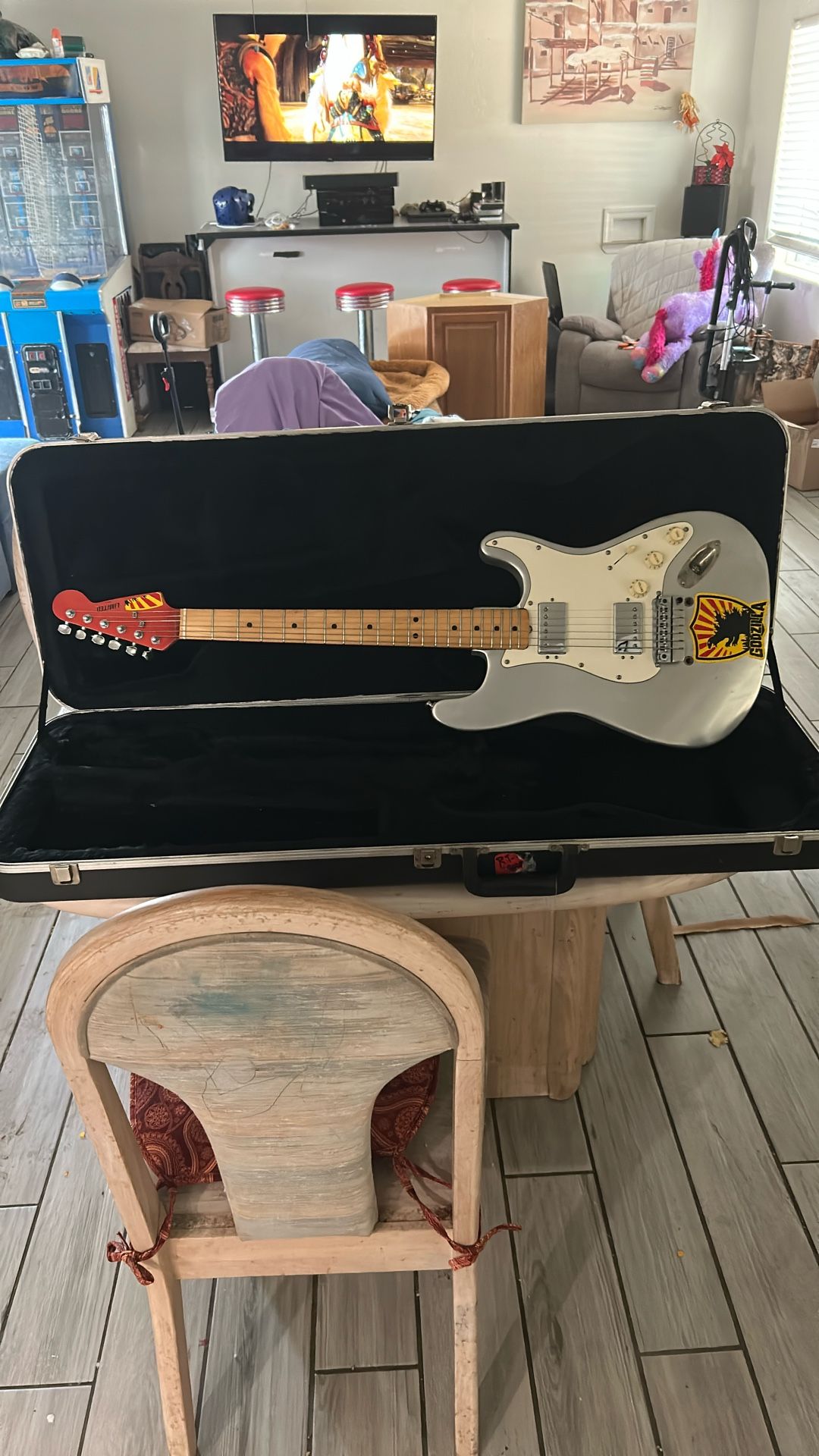 Aluminum Body Fender with Vintage Square Neck